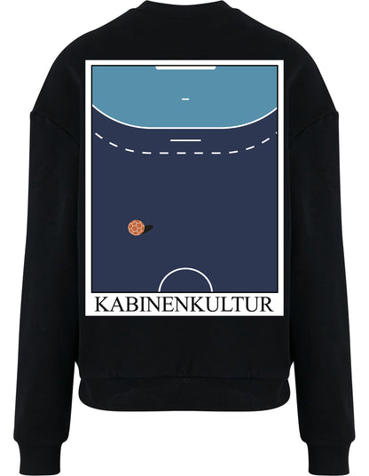 Schwarzes Sweatshirt mit Handballspielfeld-Design von 7M Couture, Streetwear-Stil.
